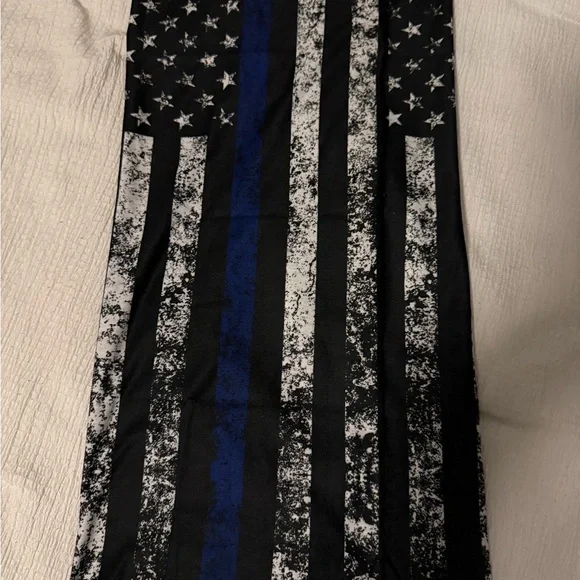 Elegant Black and White Scarf - Picture 2 of 2